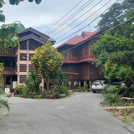 Baan Lotus Guest House Phra Nakhon Si Ayutthaya Esterno foto