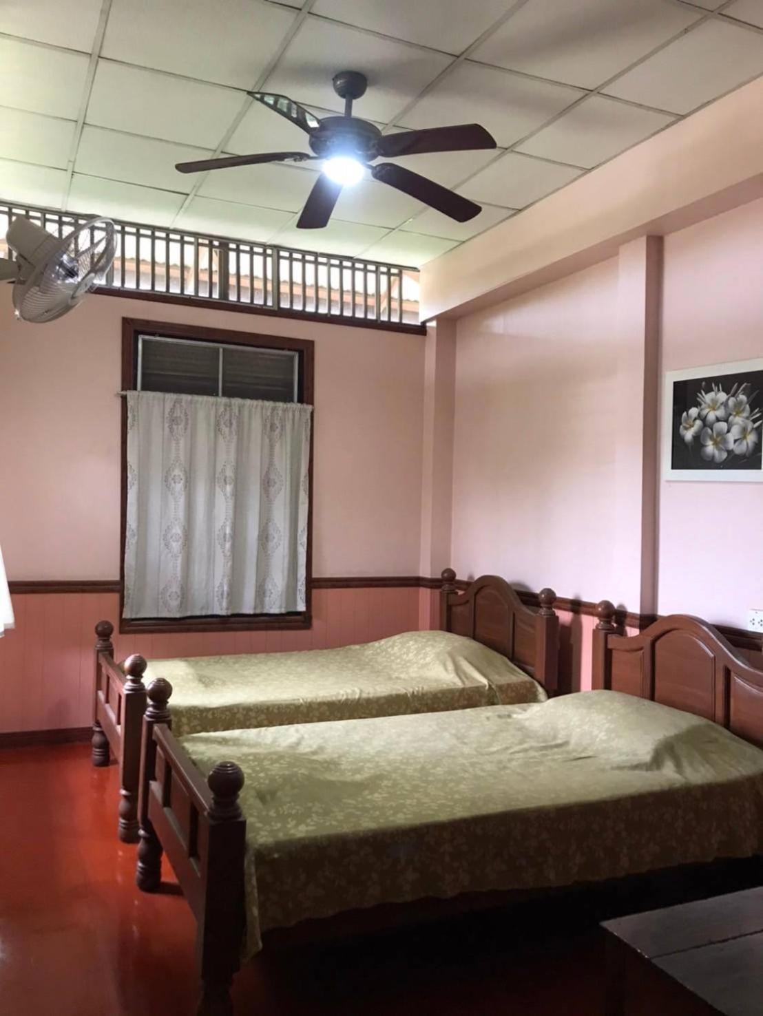 Baan Lotus Guest House Phra Nakhon Si Ayutthaya Esterno foto